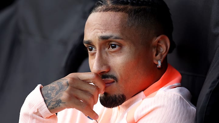 Raphinha está en casa y abre su corazón a los niños de escasos recursos.