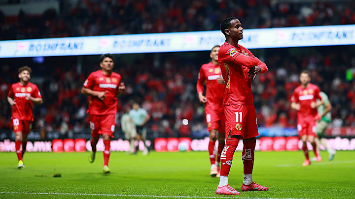 Helinho celebró así el tercer gol del bicampeón Toluca. Helinho celebró así el tercer gol del bicampeón Toluca.