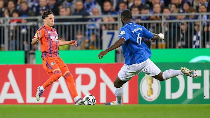 El-Faouzi ist viel unterwegs im Schalker-Mittelfeld.