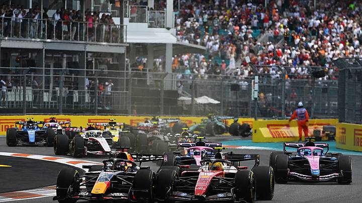 La FIA acelera cambios en la Fórmula 1: menos batería y más motor para 2027.
