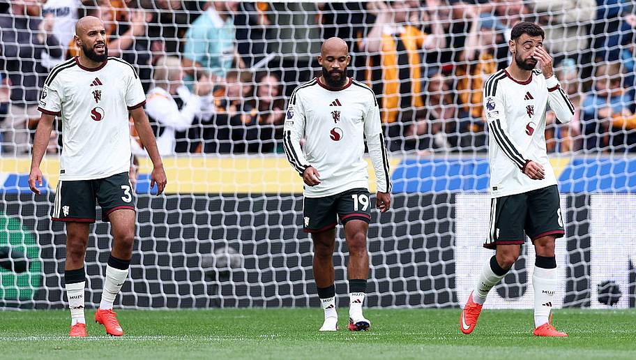 Manchester United players look dejected during their opening match defeat to Hull