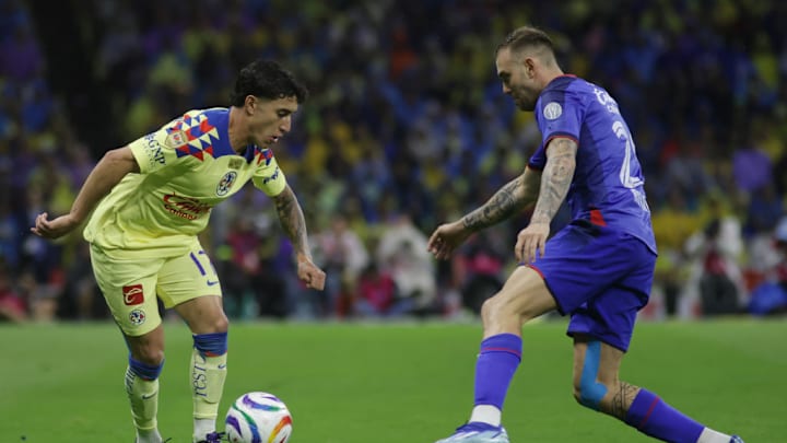 Alejandro Zendejas #17, of Club America brings the ball...