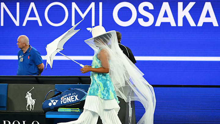 La peculiar vestimenta de Naomi Osaka al salir a su juego en el Abierto de Australia.