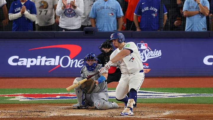 El mexicano Alejandro Kirk inició encendido la Serie Mundial. Bateó de 3-3 con un histórico e inolvidable cuadrangular. El mexicano Alejandro Kirk inició encendido la Serie Mundial. Bateó de 3-3 con un histórico e inolvidable cuadrangular.