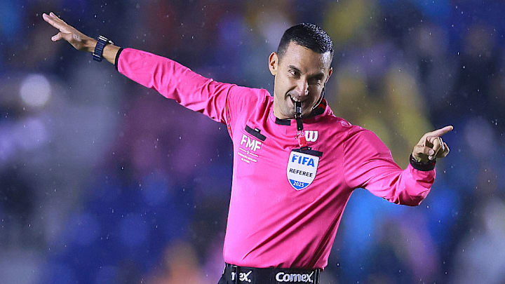 El árbitro central César Ramos y dos compañeros se encuentran varados en Qatar.