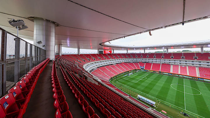 Nueve de los 17 estadios de la Liga MX pertenecen a empresas o figuras privadas. Aquí un aspecto del estadio Akron.