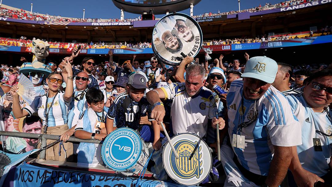 La afición de Argentina tiene un nuevo himno para alentar su búsqueda por el título.
