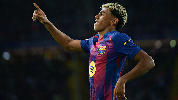 TOPSHOT-FBL-EUR-C1-BARCELONA-OLYMPIAKOS