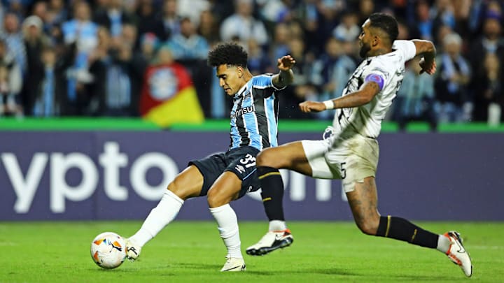 Du Queiroz, Adrian Jusino