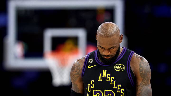 LeBron James y los Lakers quedaron fuera en la semifinales de los Playoffs de la NBA. LeBron James y los Lakers quedaron fuera en la semifinales de los Playoffs de la NBA.