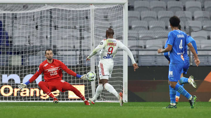 Moussa Dembele, Pau Lopez, Boubacar Kamara