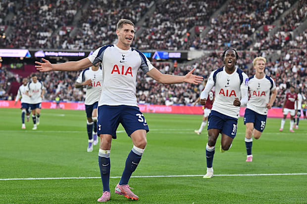 มิกกี้ ฟาน เดอ เฟน ฉลองการทำประตู มิกกี้ ฟาน เดอ เฟน ฉลองการทำประตู