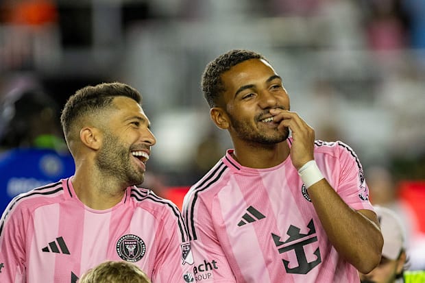 ฮอร์ดี้ อัลบา, ยานนิค ไบรท์