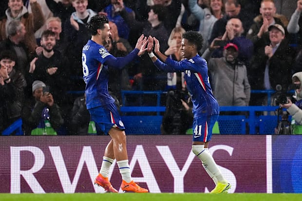 Marc Guiu, Estêvão