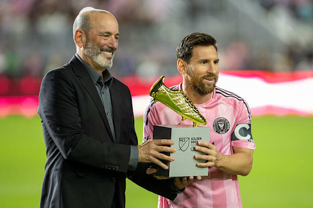 ลิโอเนล เมสซี่ แสดงรางวัล MLS Golden Boot