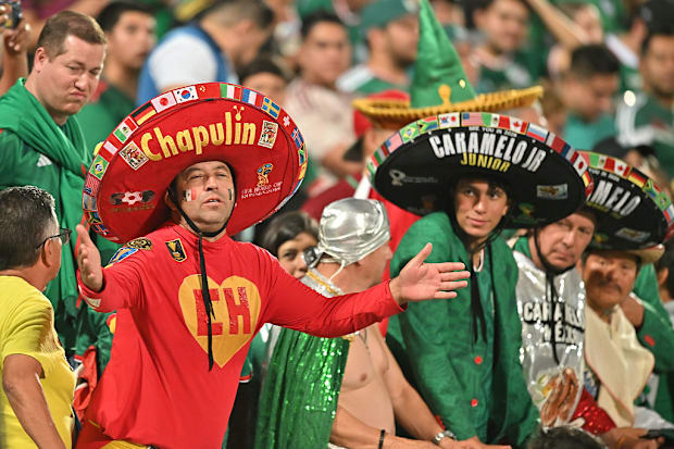 ผู้สนับสนุนเม็กซิโกในระหว่างเกมกับอุรุกวัย