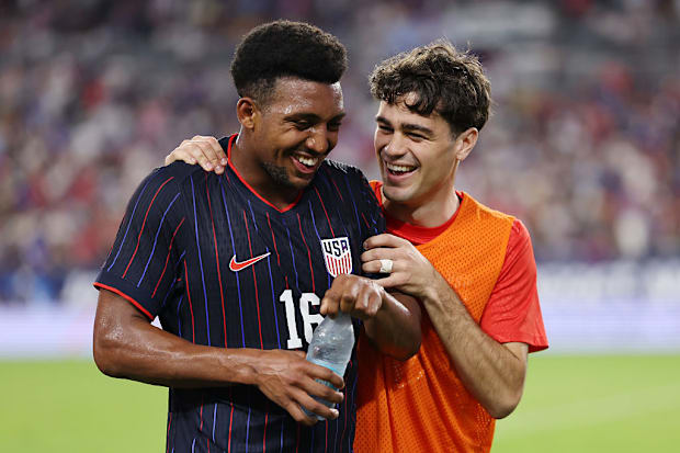 อเล็กซ์ ฟรีแมน และ จิโอ เรย์นา