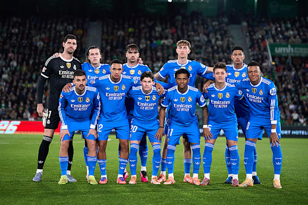 ผู้เล่นเรอัล มาดริดที่ลงสนามต่อสู้เอลเช่ ผู้เล่นเรอัล มาดริดที่ลงสนามต่อสู้เอลเช่