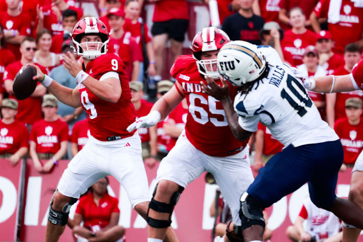 Indiana Hoosiers quarterback Kurtis Rourke (9) throws during...