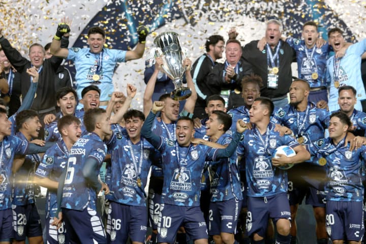 Gustavo Cabral #22 of Pachuca celebrating with his teammates...