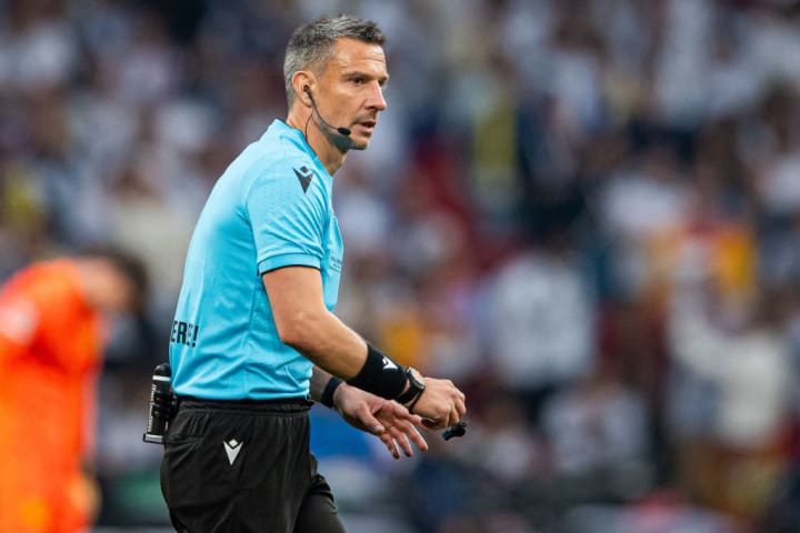 Referee Slavko Vincic