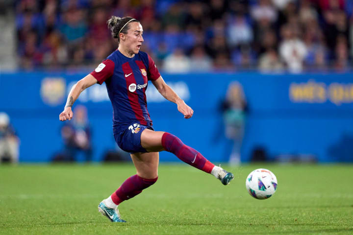 Lucy Bronze is set to join Chelsea from Barcelona 