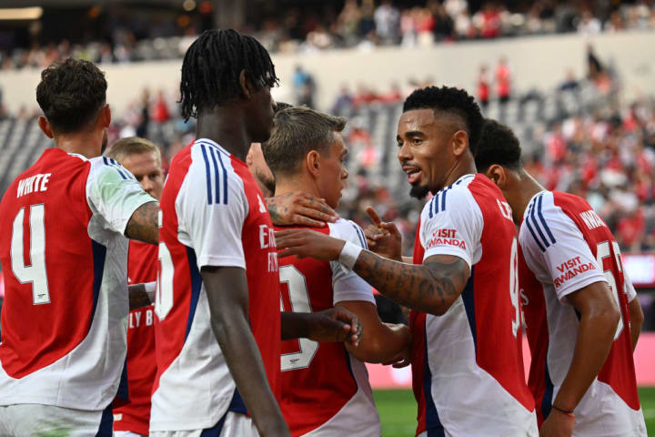 Arsenal celebrate win over Unite