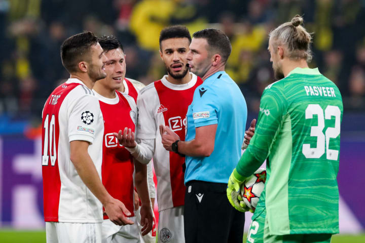 Michael Oliver, Dusan Tadic, Lisandro Martinez, Noussair Mazraoui, Remco Pasveer