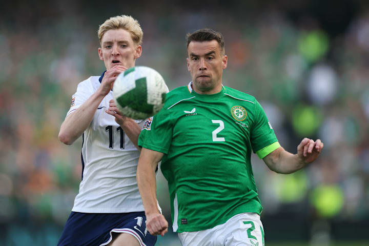 Seamus Coleman dan Anthony Gordon