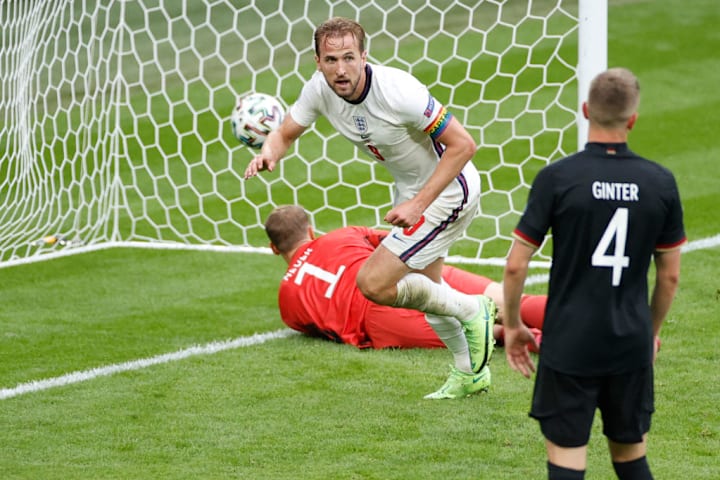 Harry Kane scores vs German