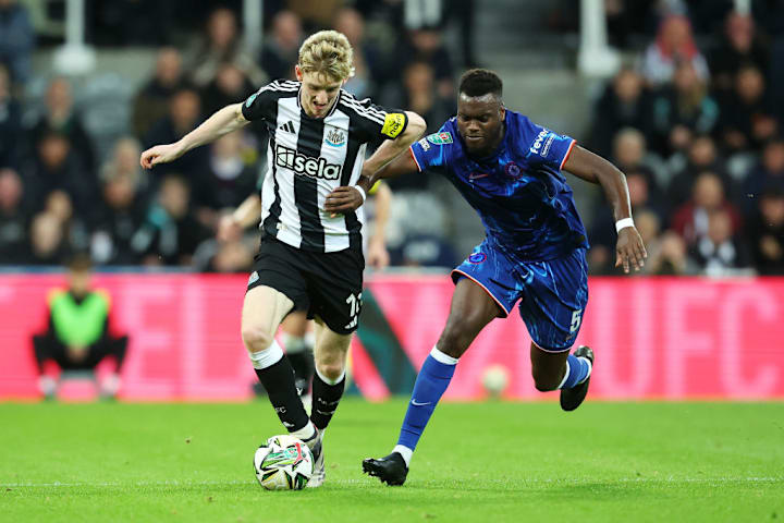 Anthony Gordon, Benoit Badiashile