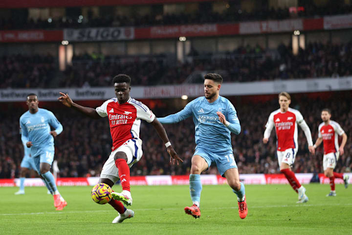 Bukayo Saka, Alex Moreno