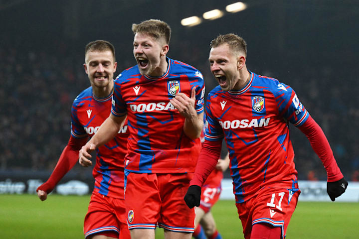 Matej Vydra celebrate