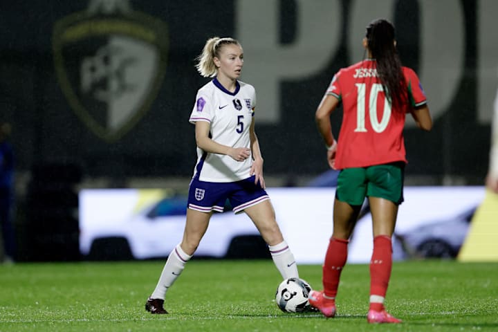 Jessica Silva, Leah Williamson