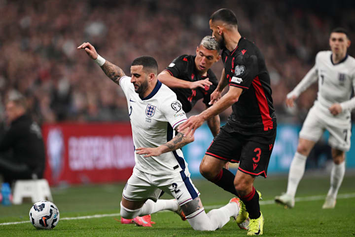 Kyle Walker ، Mirto Uzuni ، Naser Naser Alicii