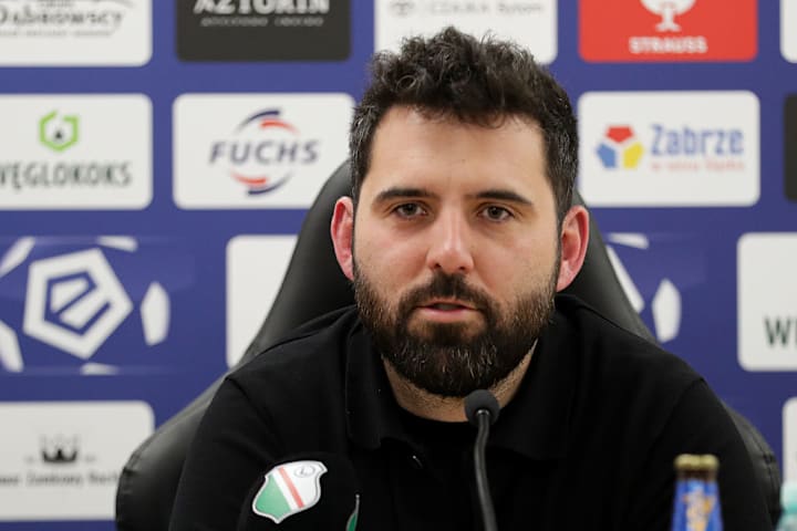 Coach Goncalo Feio