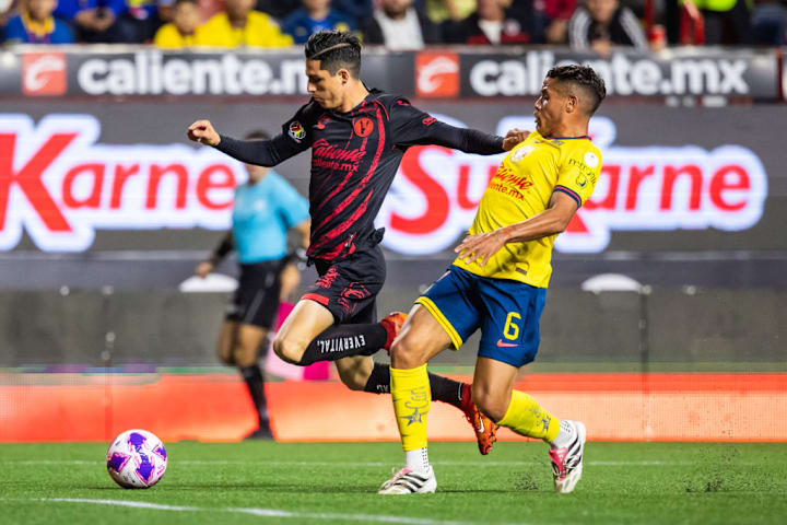 Jonathan Dos Santos, Aaron Mejia