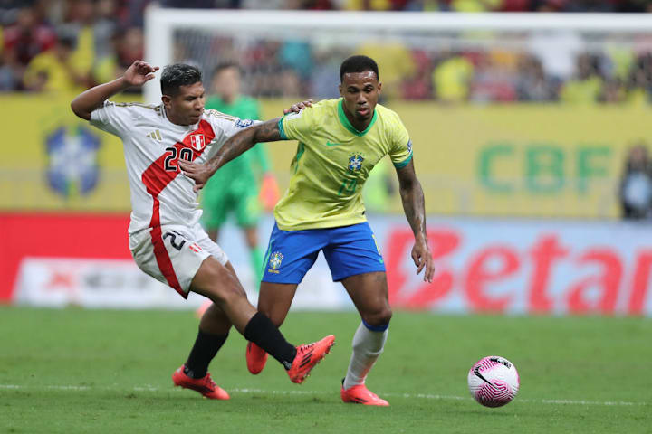 Gabriel Magalhaes, Edison Flores