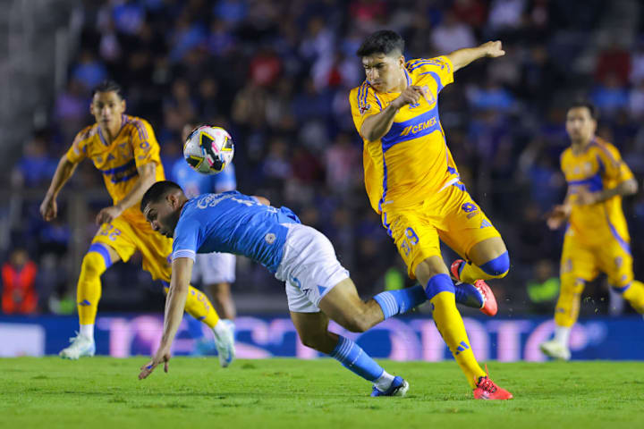 Erik Lira, Nicolas Ibañez