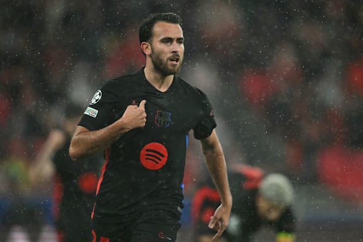 TOPSHOT-FBL-EUR-C1-BENFICA-BARCELONA