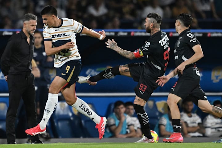 TOPSHOT-FBL-MEX-PUMAS-MONTERREY