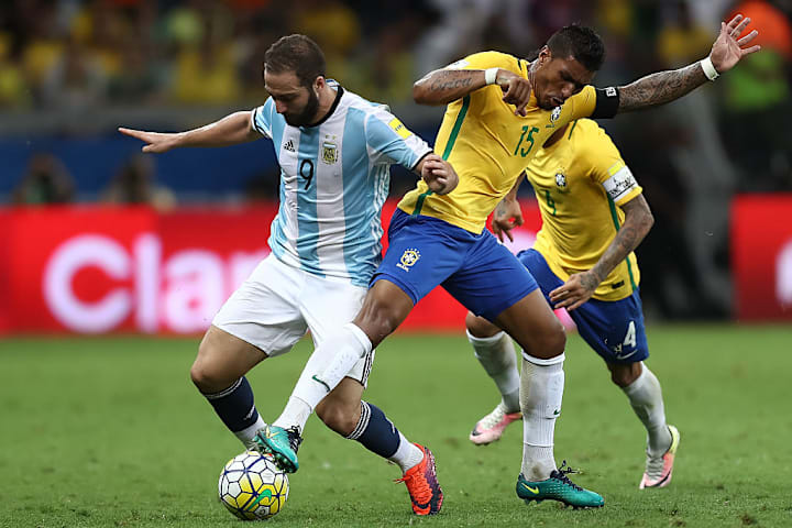 Paulinho, Gonzalo Higuain