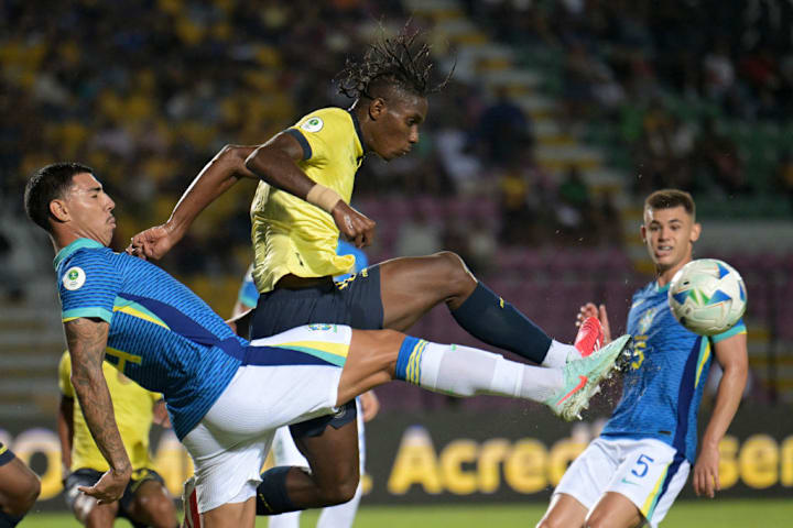 TOPSHOT-FBL-SOUTHAM-U20-ECU-BRA