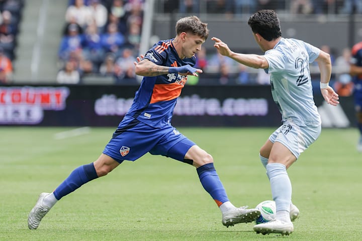 Luca Orellano, Manu García