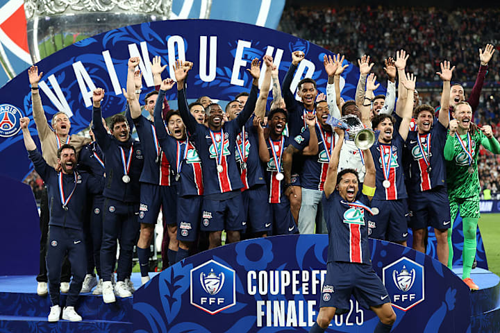 TOPSHOT-FBL-FRA-CUP-PSG-REIMS-FINAL-TROPHY