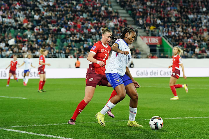 Marie-Antoinette Katoto, Julia Stierli