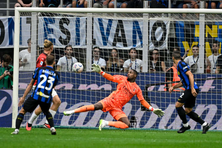 Henrix Mkhitaryan of FC Internazionale scores the goal of 1-...