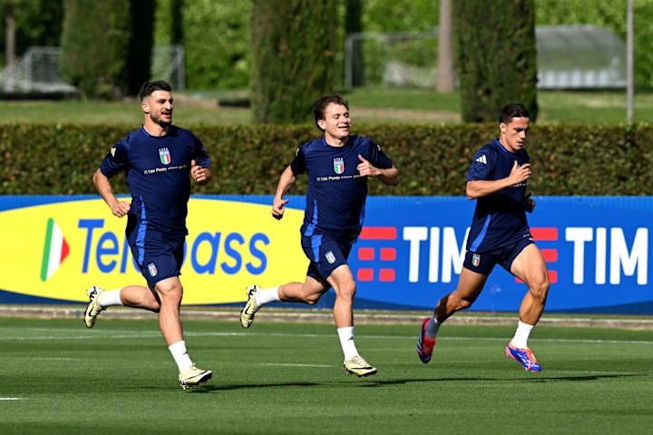 Riccardo Orsolini, Nicolò Barella, Giacomo Raspadori