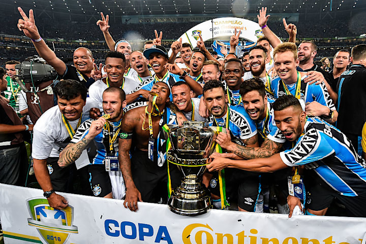 Gremio v Atletico MG - Copa do Brasil Final 2016