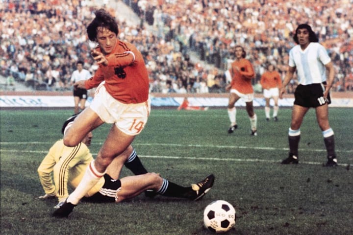 WORLD CUP-1974-CRUYFF-ARGENTINA VS HOLLAND